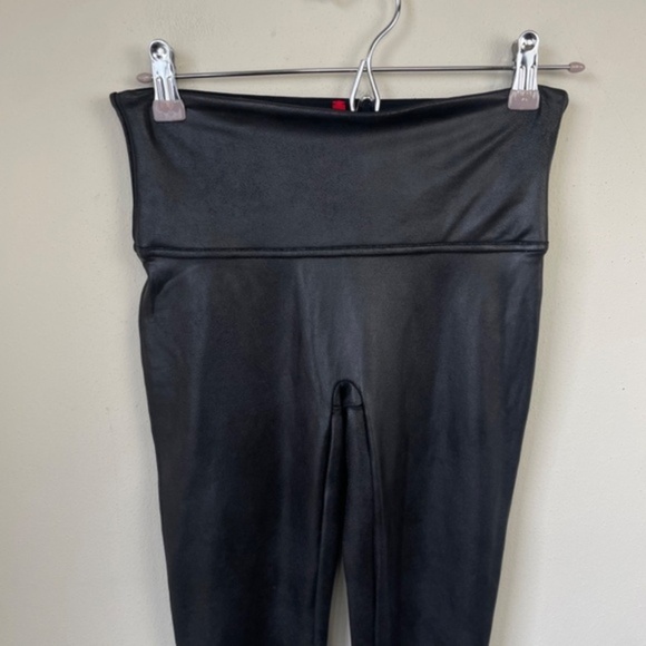 SPANXshape Faux Leather legging - Picture 5 of 9